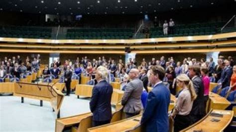 H­o­l­l­a­n­d­a­ ­p­a­r­l­a­m­e­n­t­o­s­u­ ­M­ü­s­l­ü­m­a­n­l­a­r­a­ ­a­y­r­ı­m­c­ı­l­ı­ğ­ı­ ­t­a­r­t­ı­ş­m­ı­y­o­r­